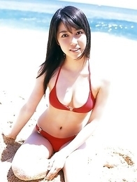 Beautiful gravure angel melts the scene in her bikini at a beach